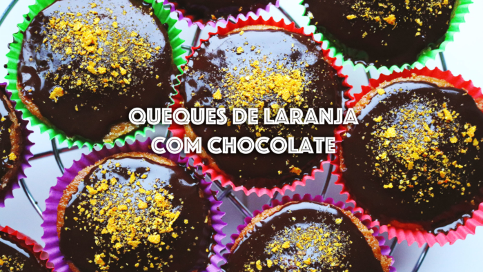 queques de laranja com cobertura de chocolate decorados com laranja desidratada