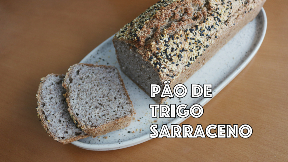 pão de trigo sarraceno fatiado