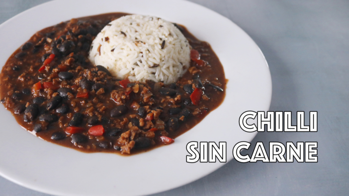 chilli sin carne e arroz selvagem